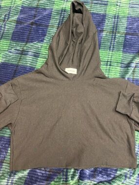 Talentiess Cropped Black Hoodie